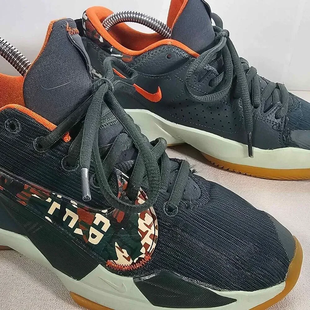 Nike boy zoom